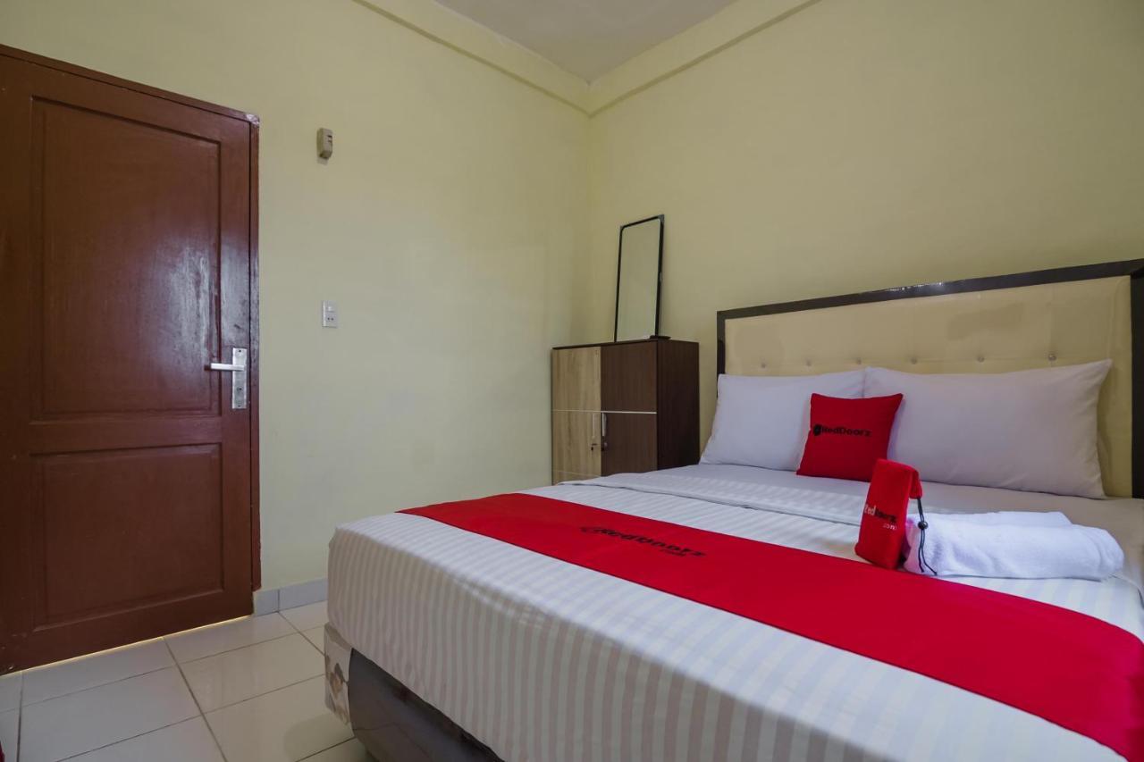 Hotel Reddoorz Near Politeknik Negeri Medan Extérieur photo